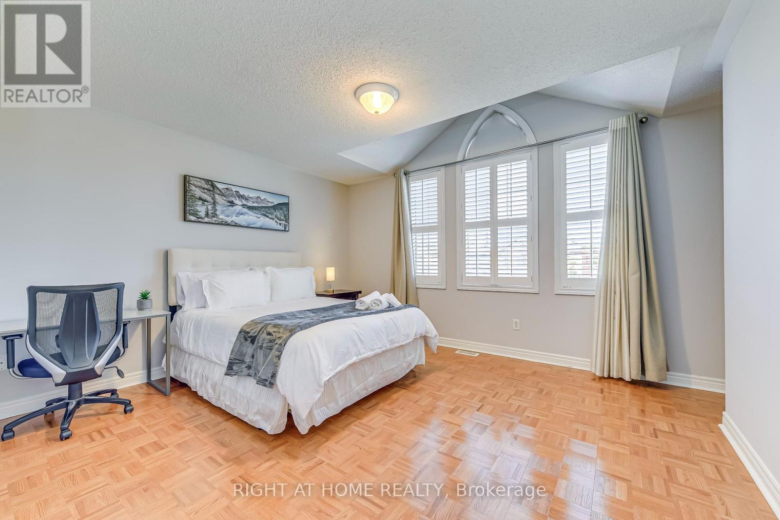 814 Brass Winds Place, Mississauga, Ontario  L5W 1T4 - Photo 12 - W12160060