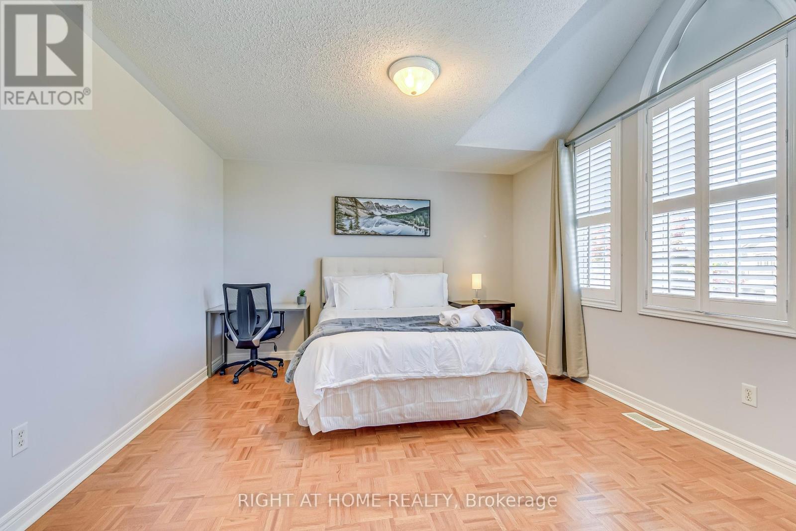 814 Brass Winds Place, Mississauga, Ontario  L5W 1T4 - Photo 13 - W12160060