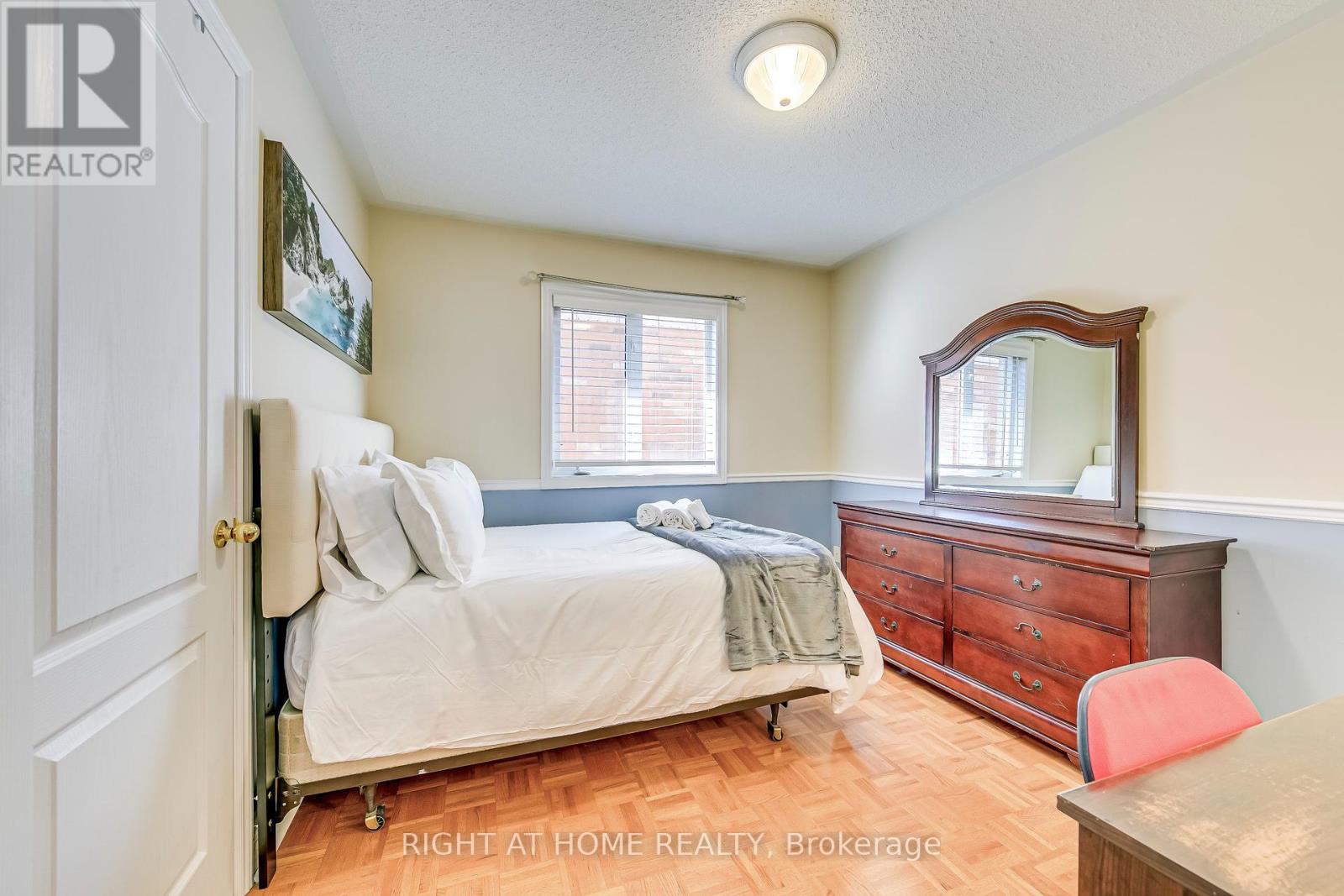 814 Brass Winds Place, Mississauga, Ontario  L5W 1T4 - Photo 5 - W12160060