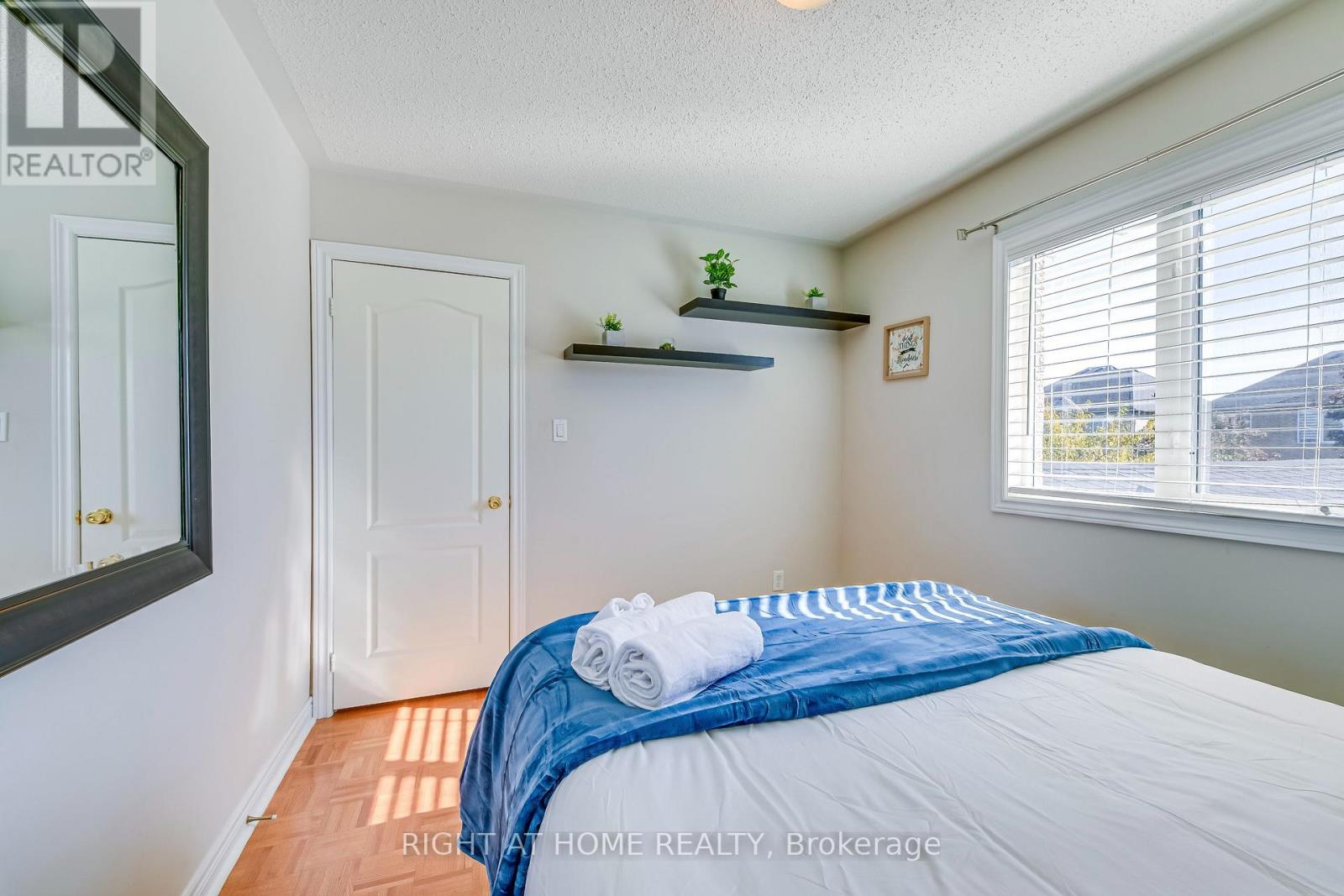 814 Brass Winds Place, Mississauga, Ontario  L5W 1T4 - Photo 6 - W12160060