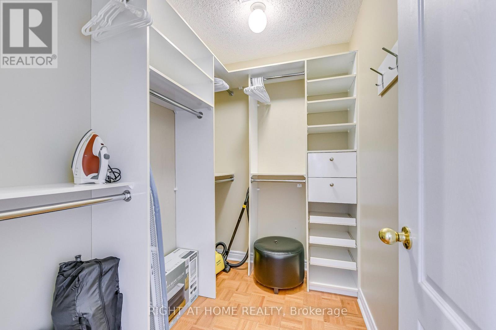 814 Brass Winds Place, Mississauga, Ontario  L5W 1T4 - Photo 8 - W12160060