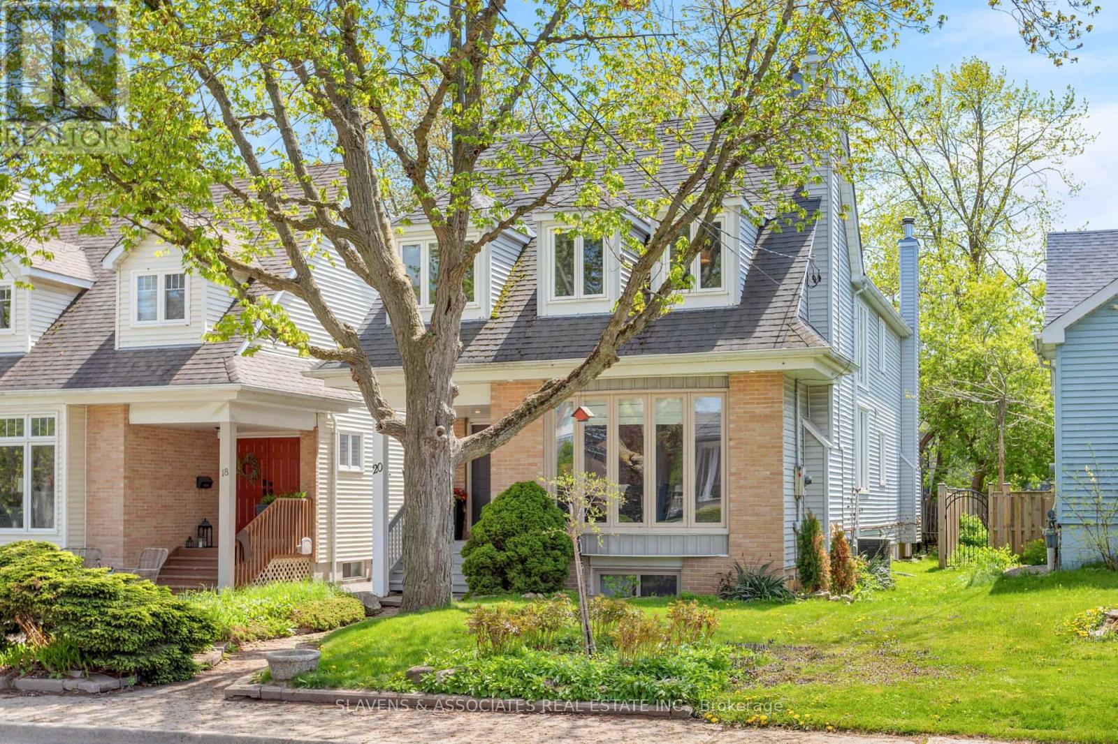 20 Benson Avenue, Mississauga, Ontario  L5H 2P4 - Photo 2 - W12160079
