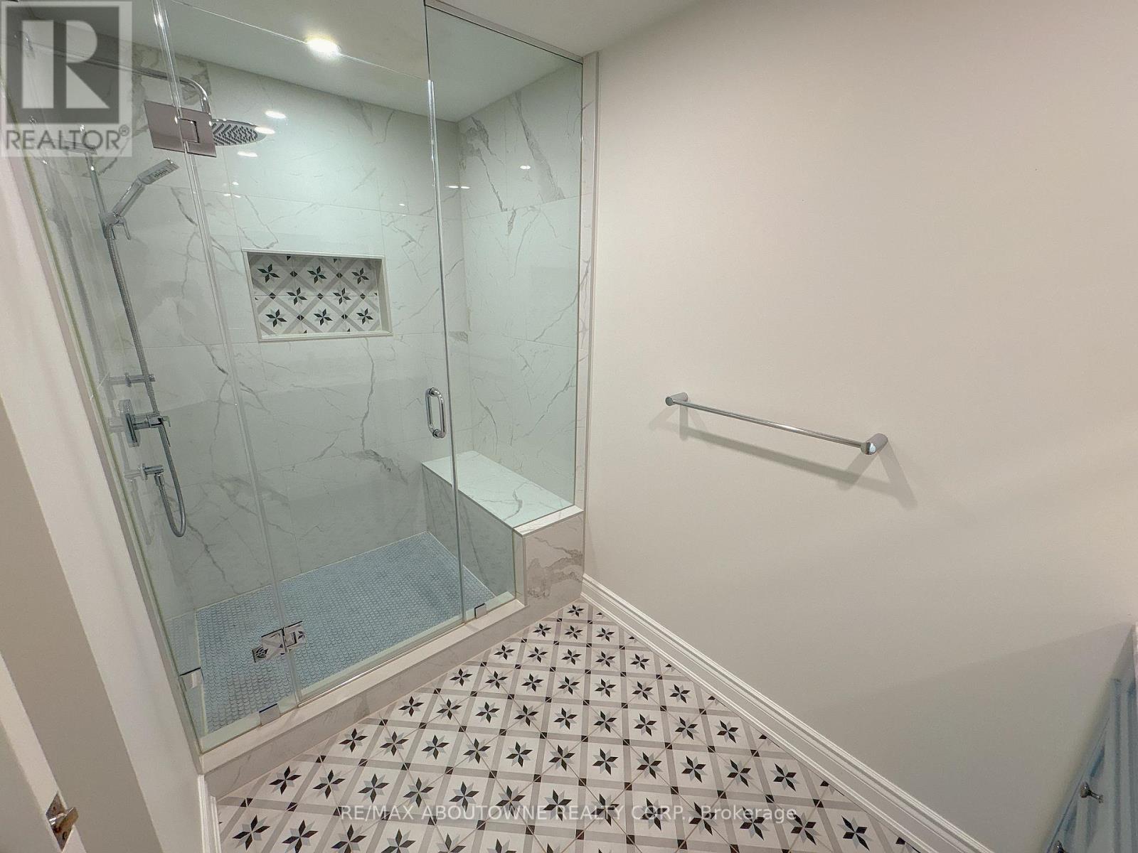 509 Ridgewood Court, Oakville, Ontario  L6M 2G1 - Photo 13 - W12160112