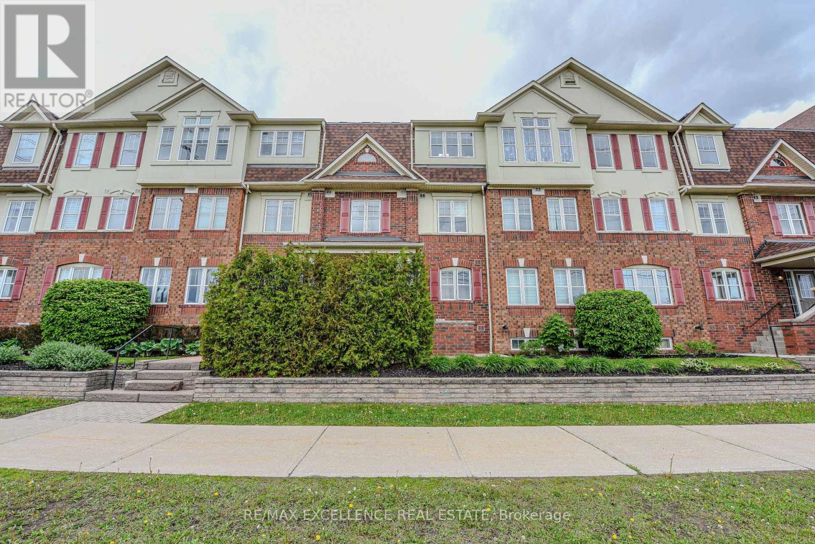 6 - 599 DUNDAS STREET W, Mississauga, Ontario