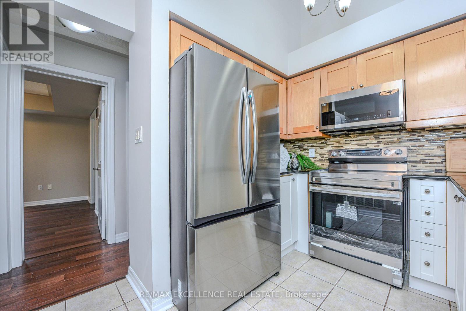 6 - 599 Dundas Street W, Mississauga, Ontario  L5B 0B3 - Photo 13 - W12160130