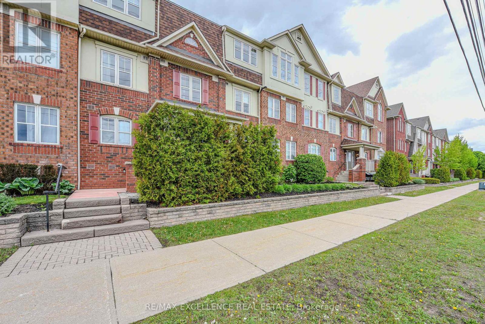 6 - 599 Dundas Street W, Mississauga, Ontario  L5B 0B3 - Photo 2 - W12160130
