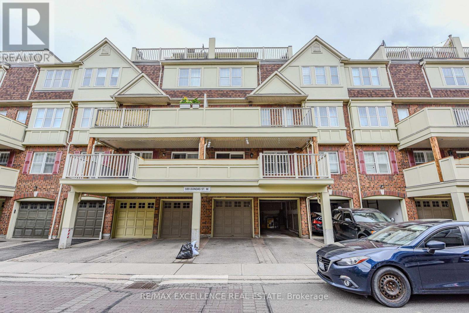 6 - 599 Dundas Street W, Mississauga, Ontario  L5B 0B3 - Photo 4 - W12160130