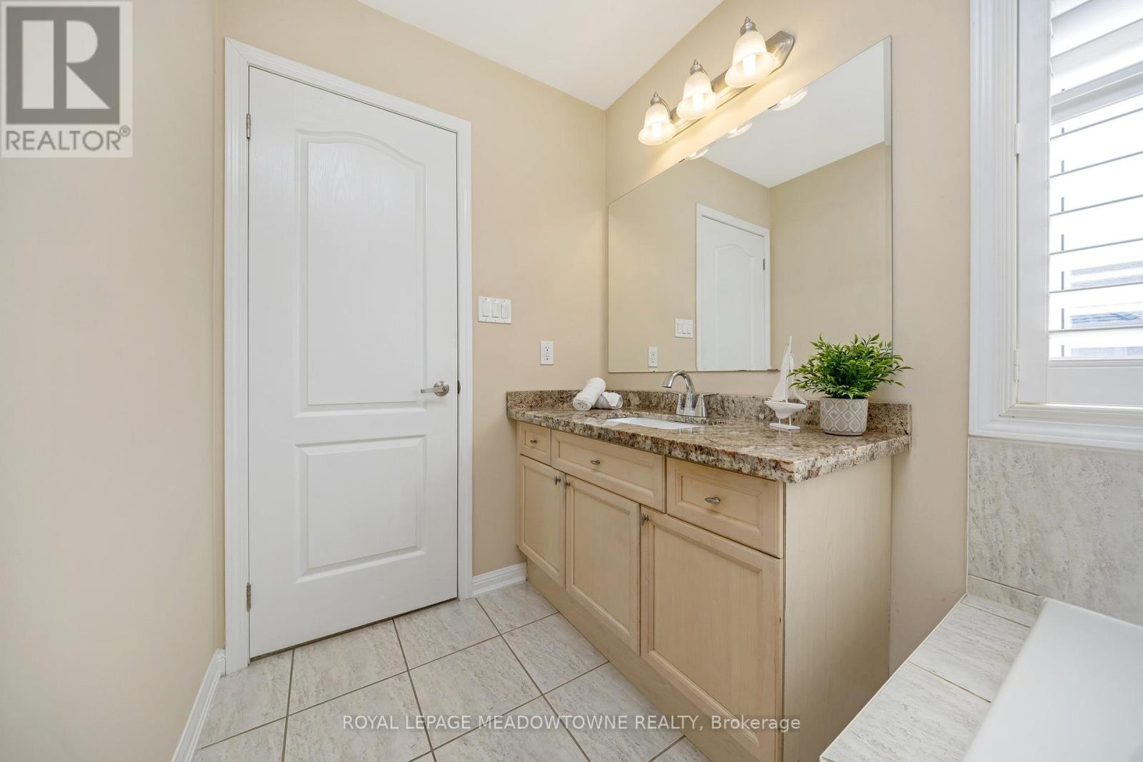 304 Tonelli Lane, Milton, Ontario  L9T 0N8 - Photo 36 - W12160157