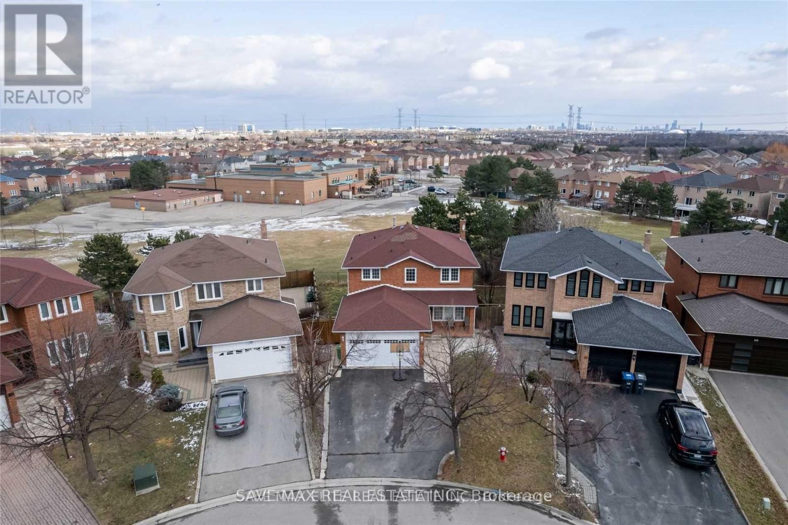 20 Bent Tree Court, Brampton, Ontario  L6Y 4H6 - Photo 1 - W12160191