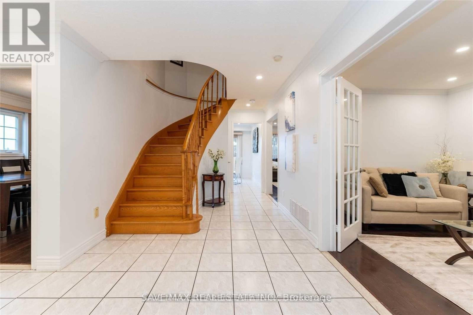 20 Bent Tree Court, Brampton, Ontario  L6Y 4H6 - Photo 3 - W12160191