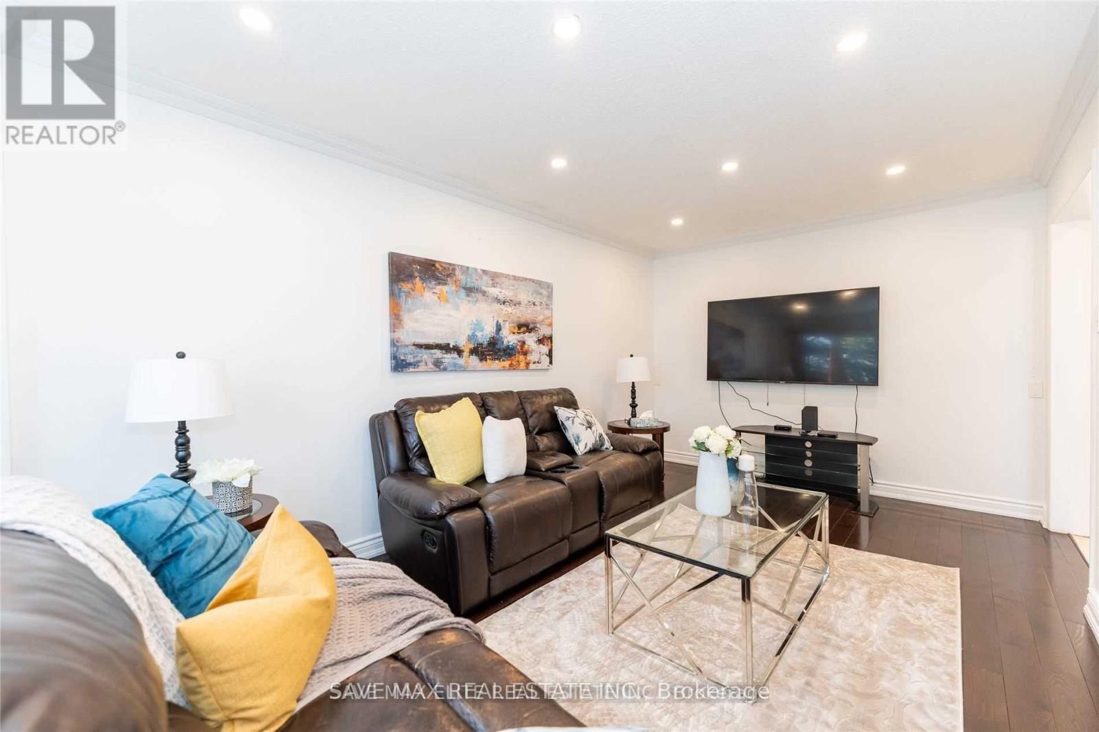 20 Bent Tree Court, Brampton, Ontario  L6Y 4H6 - Photo 6 - W12160191