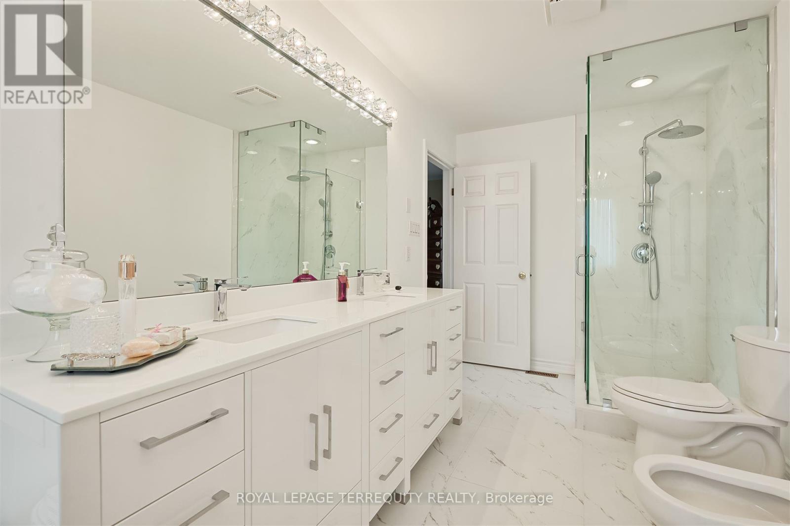 11 Blaketon Road, Toronto (Islington-City Centre West), Ontario  M9B 4V8 - Photo 24 - W12160258