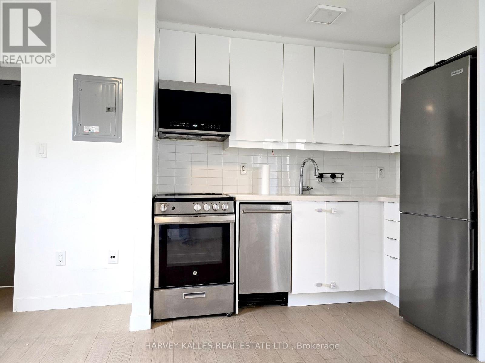 521 Brown's Line, Toronto, Ontario  M8W 3V1 - Photo 2 - W12160307