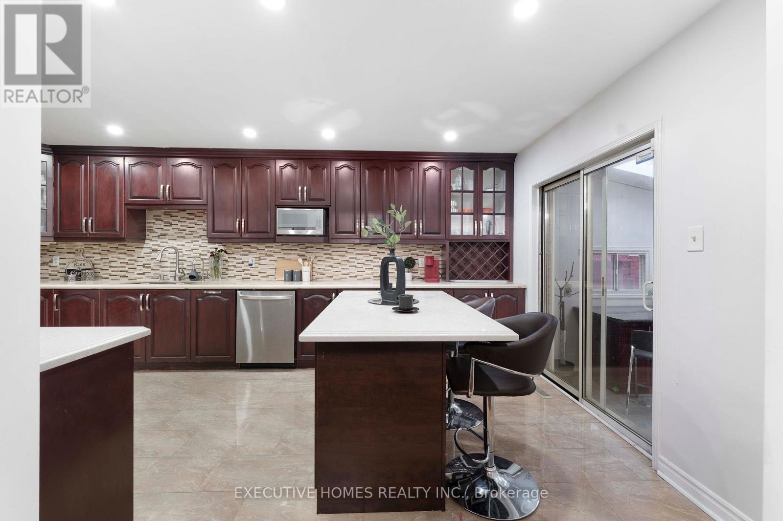 44 Pebblestone Circle, Brampton, Ontario  L6X 4N2 - Photo 14 - W12160310