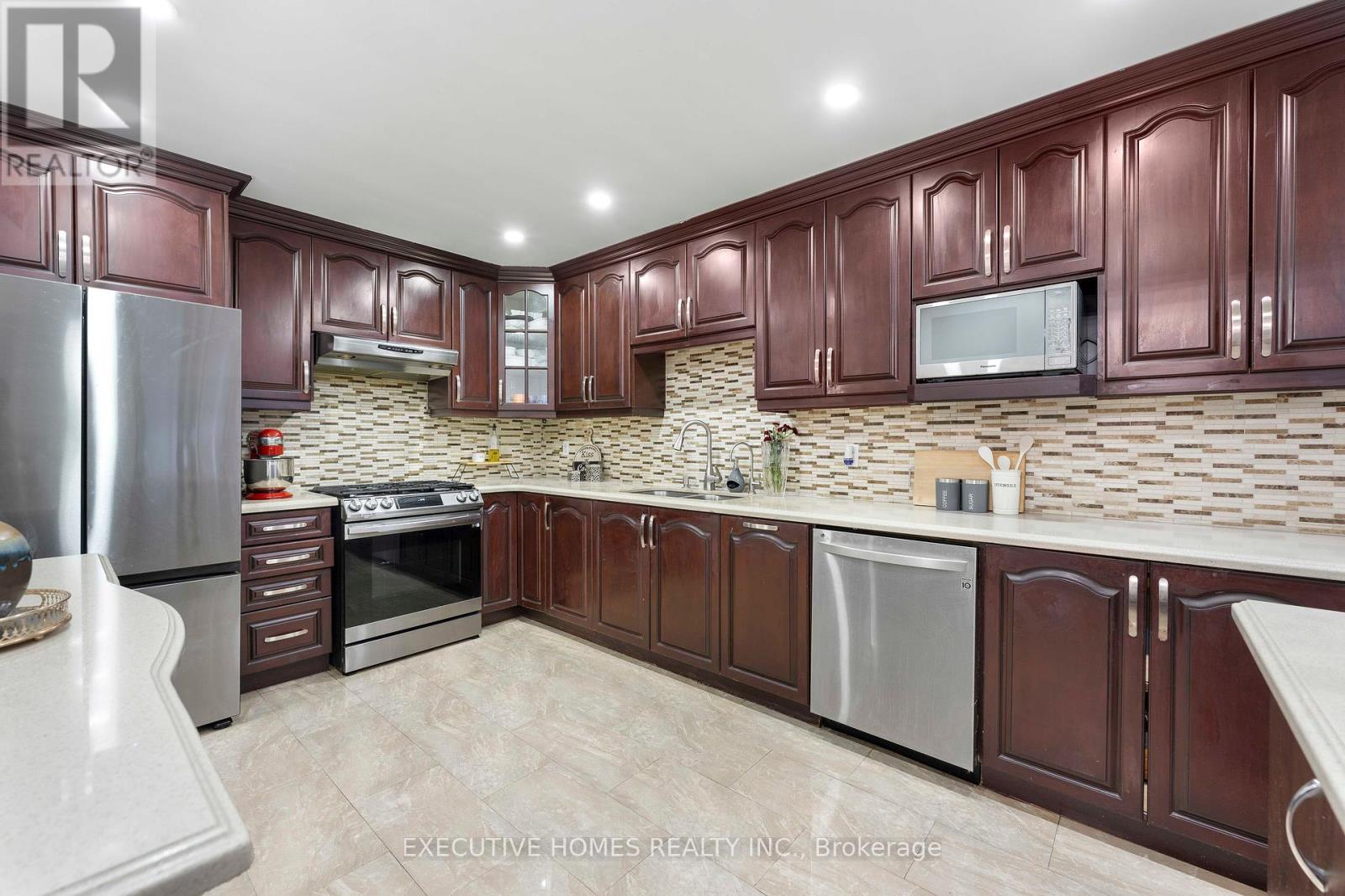 44 Pebblestone Circle, Brampton, Ontario  L6X 4N2 - Photo 16 - W12160310