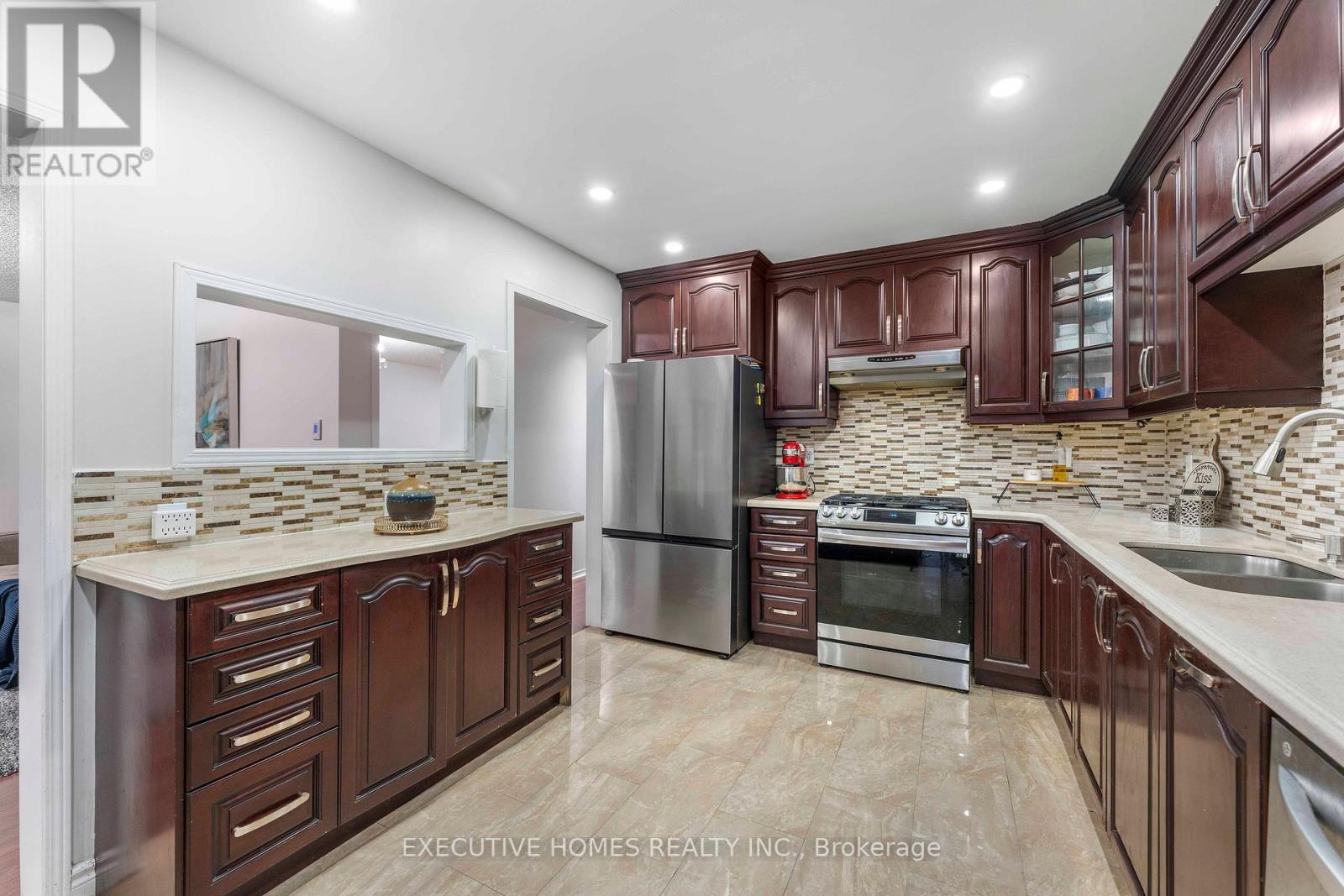 44 Pebblestone Circle, Brampton, Ontario  L6X 4N2 - Photo 17 - W12160310
