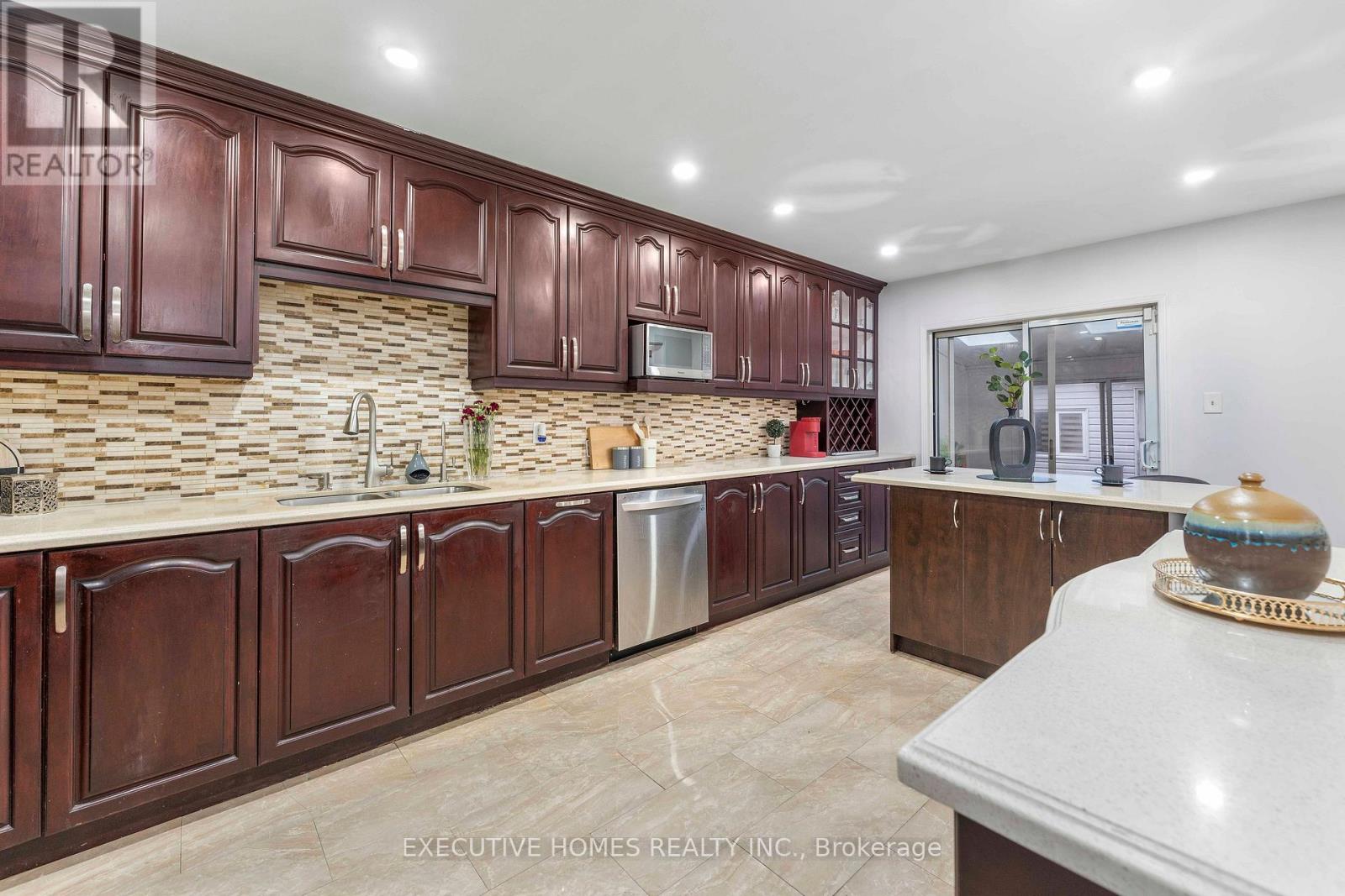 44 Pebblestone Circle, Brampton, Ontario  L6X 4N2 - Photo 18 - W12160310