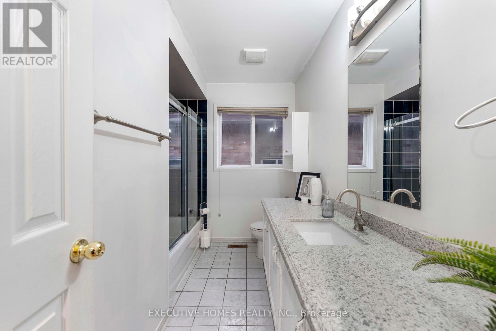 44 Pebblestone Circle, Brampton, Ontario  L6X 4N2 - Photo 28 - W12160310