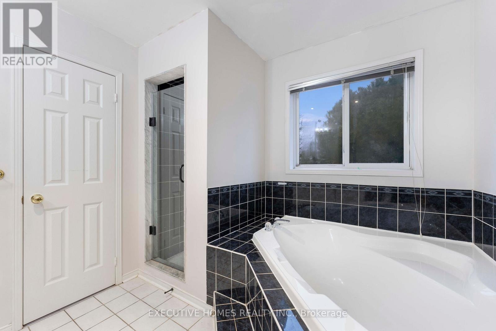 44 Pebblestone Circle, Brampton, Ontario  L6X 4N2 - Photo 36 - W12160310
