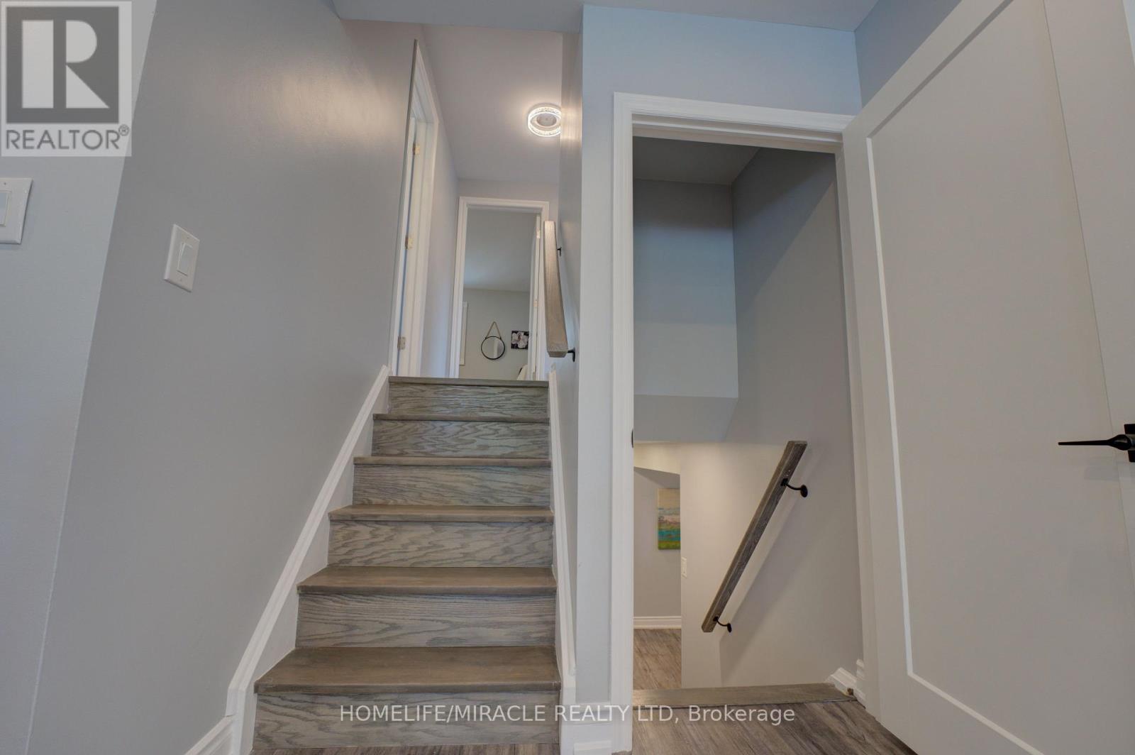 85 Silverstone Drive, Toronto (Mount Olive-Silverstone-Jamestown), Ontario  M9V 3G4 - Photo 10 - W12160333