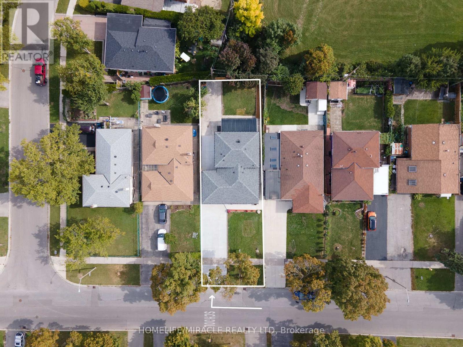 85 Silverstone Drive, Toronto (Mount Olive-Silverstone-Jamestown), Ontario  M9V 3G4 - Photo 2 - W12160333
