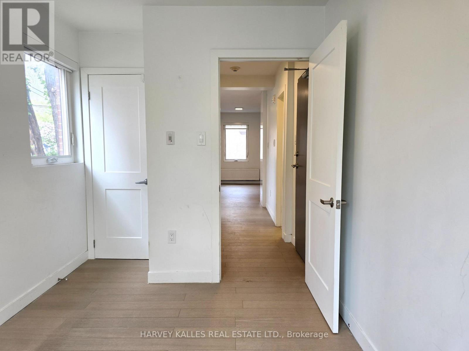 521 Brown's Line, Toronto, Ontario  M8W 3V1 - Photo 4 - W12160338