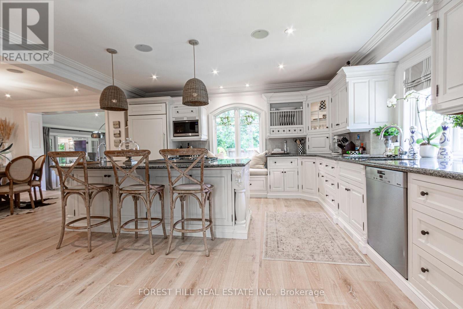 161 Dianne Avenue, Oakville, Ontario  L6J 4G8 - Photo 9 - W12160358
