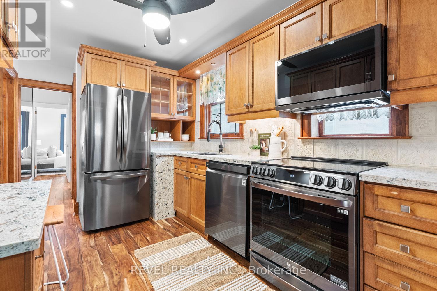 8 Sunnybrook Road, Toronto, Ontario  M6S 1G2 - Photo 8 - W12160376