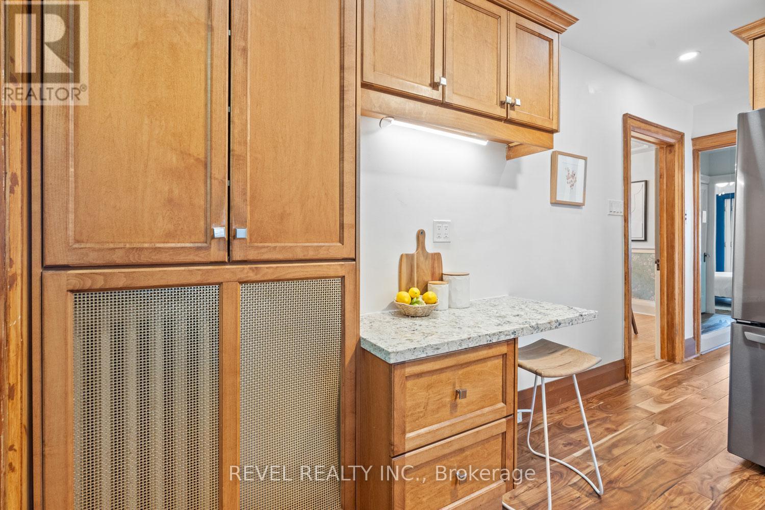 8 Sunnybrook Road, Toronto, Ontario  M6S 1G2 - Photo 9 - W12160376