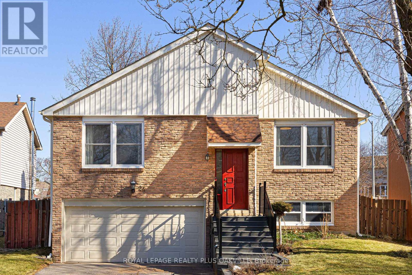 24 Menoke Court, Brampton, Ontario  L6Z 1E9 - Photo 1 - W12160400
