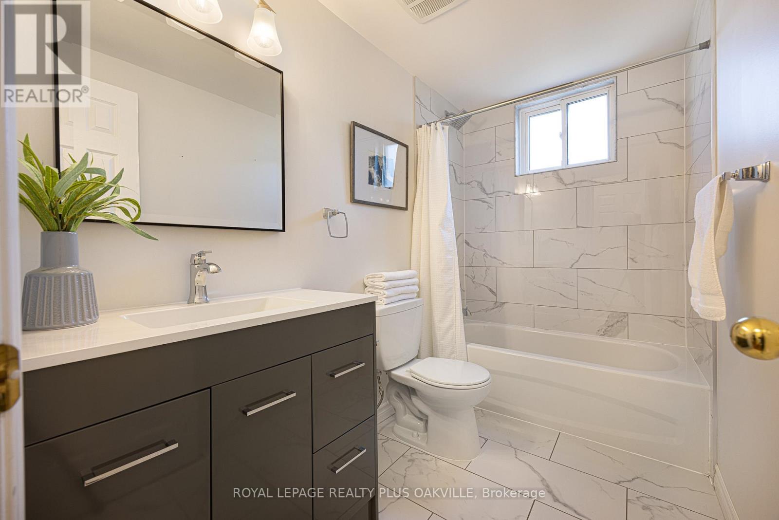 24 Menoke Court, Brampton, Ontario  L6Z 1E9 - Photo 17 - W12160400