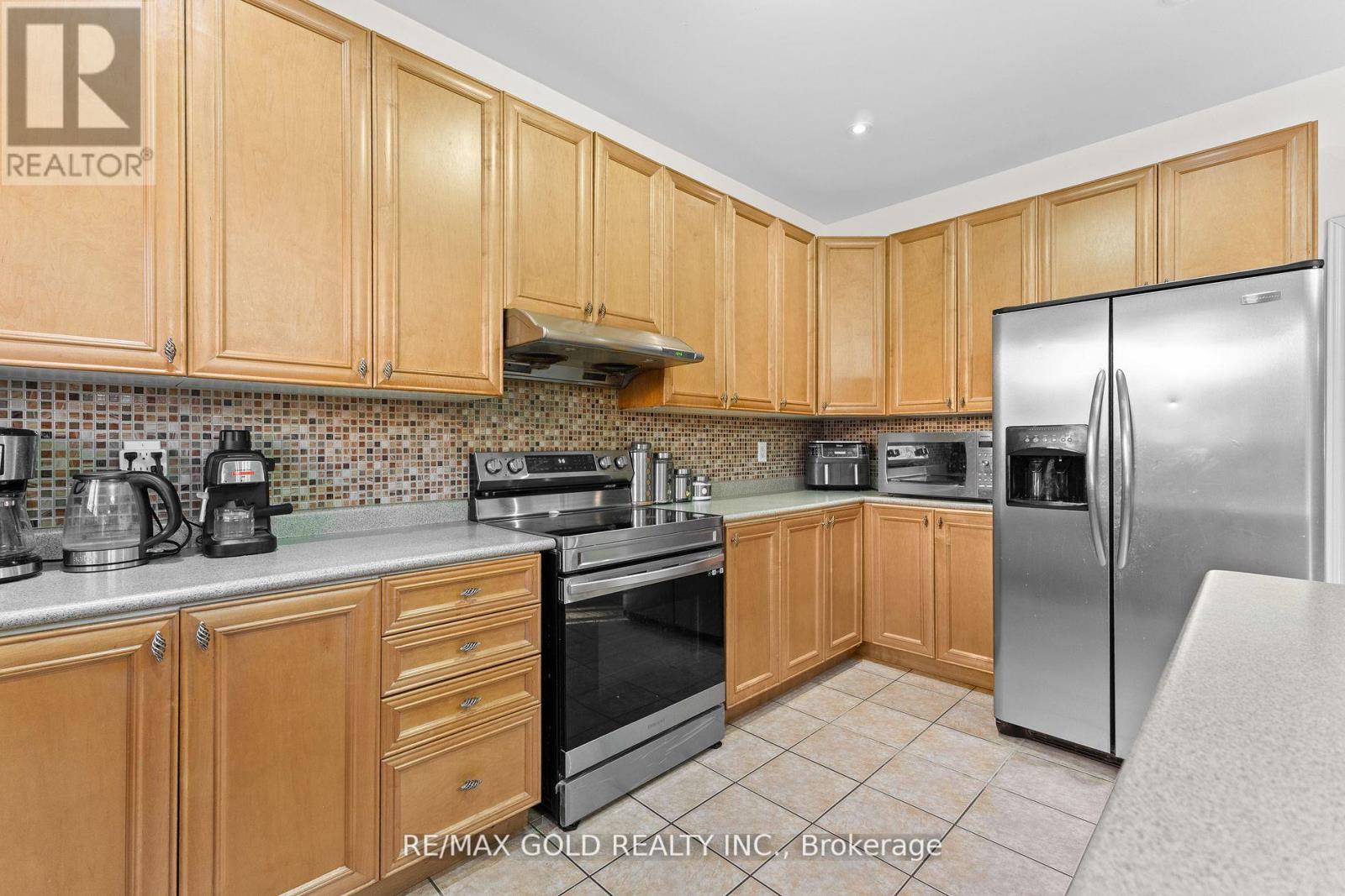 57 Powell Drive, Brampton, Ontario  L6R 0K8 - Photo 13 - W12160535