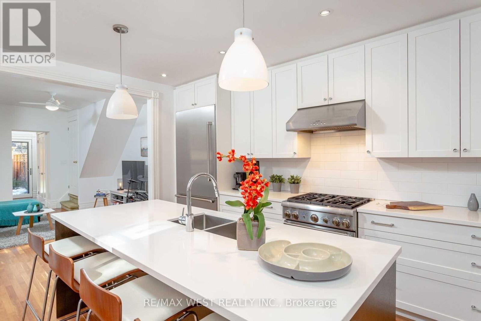141 Dunn Avenue, Toronto, Ontario  M6K 2R8 - Photo 16 - W12160577