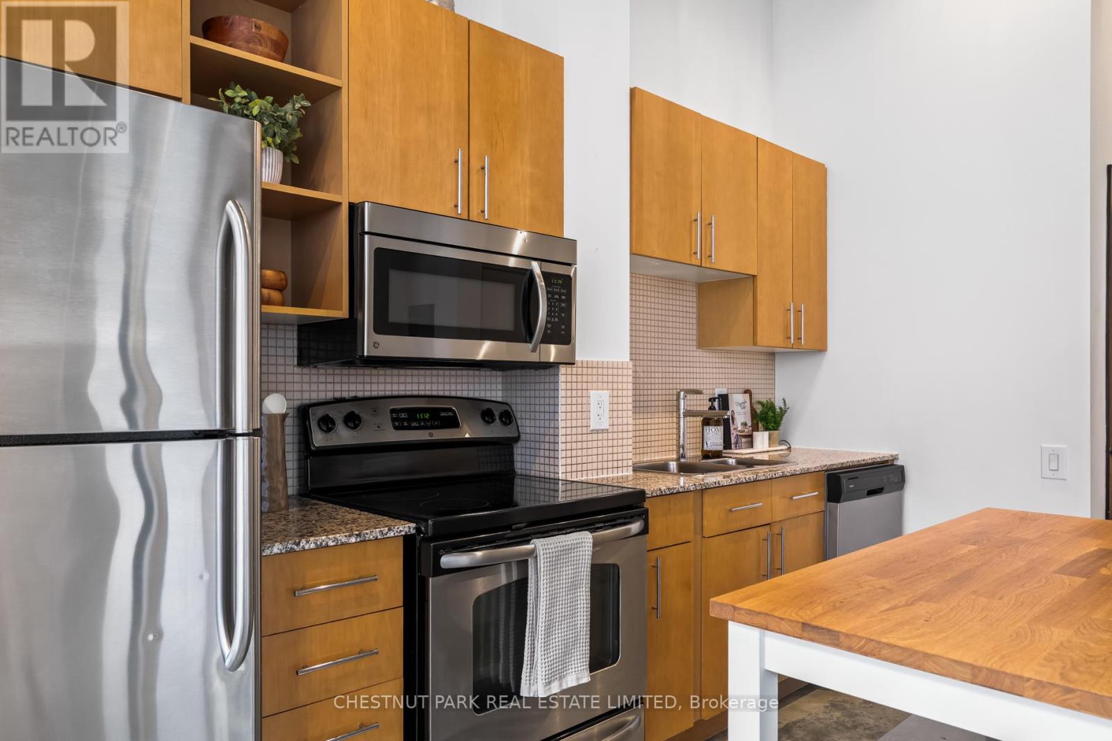 301 - 363 Sorauren Avenue, Toronto, Ontario  M6R 3C1 - Photo 8 - W12160594