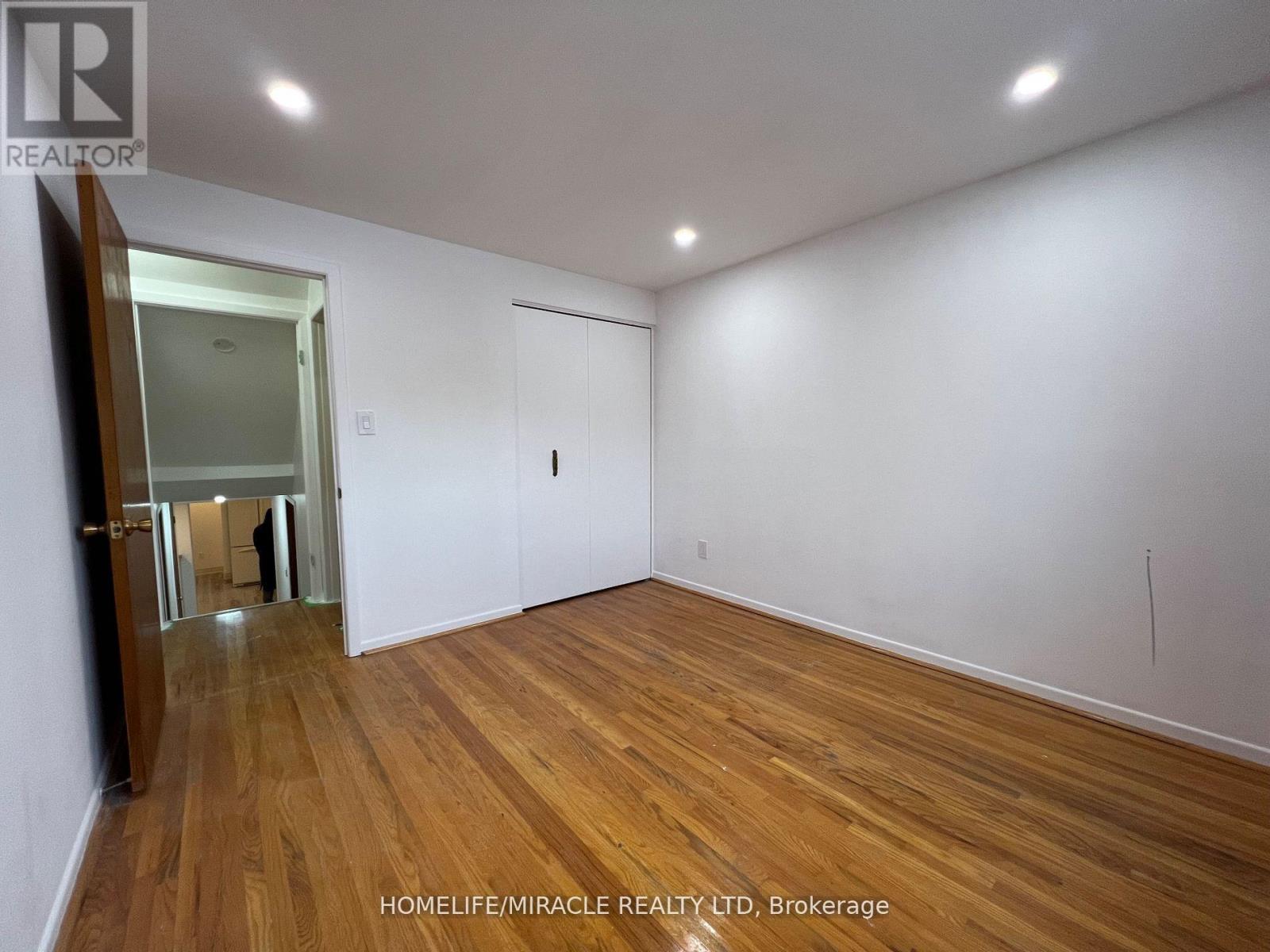 1189 Gripsholm Road, Mississauga, Ontario  L4Y 2G8 - Photo 8 - W12160670