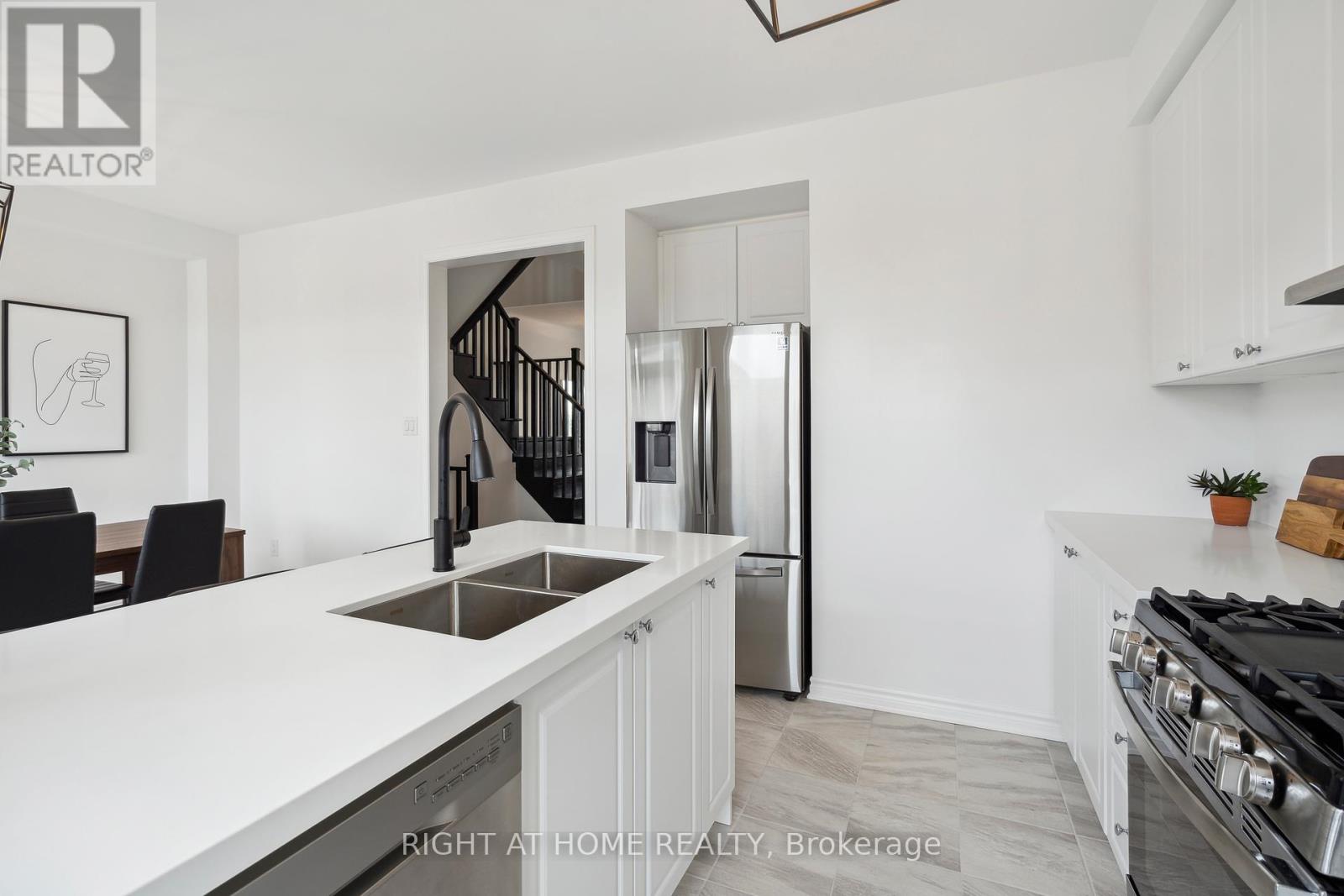 2495 Littlefield Crescent, Oakville, Ontario  L6M 5L9 - Photo 11 - W12160717