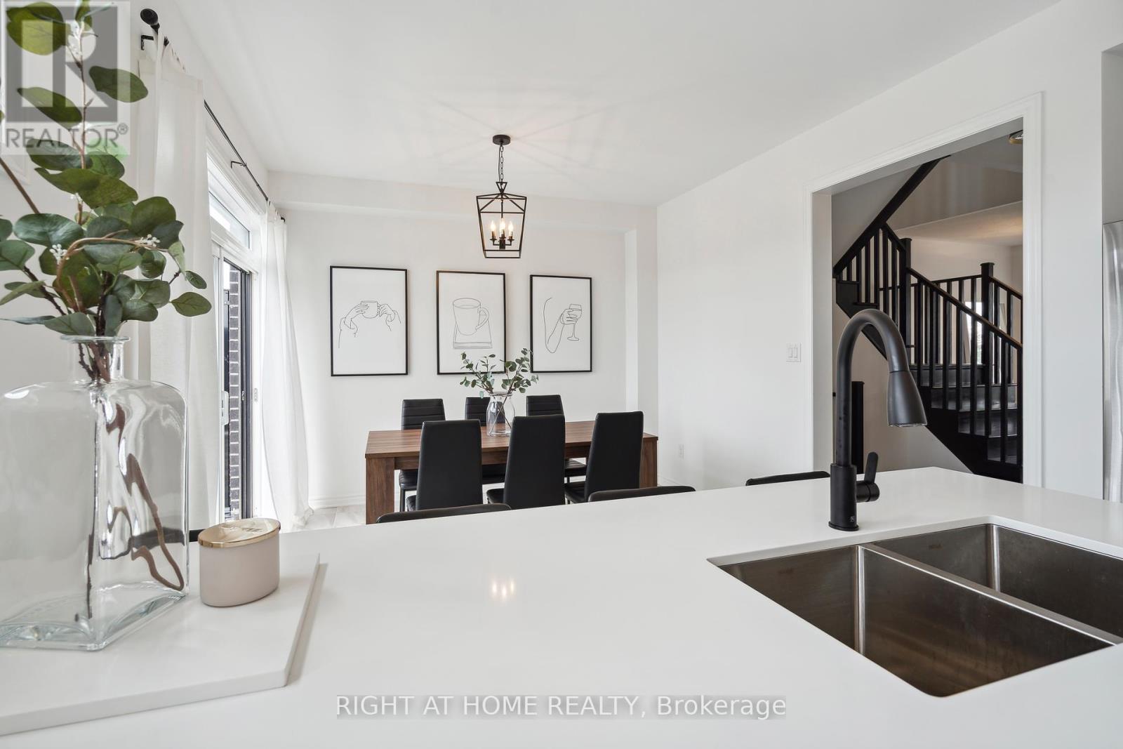 2495 Littlefield Crescent, Oakville, Ontario  L6M 5L9 - Photo 6 - W12160717