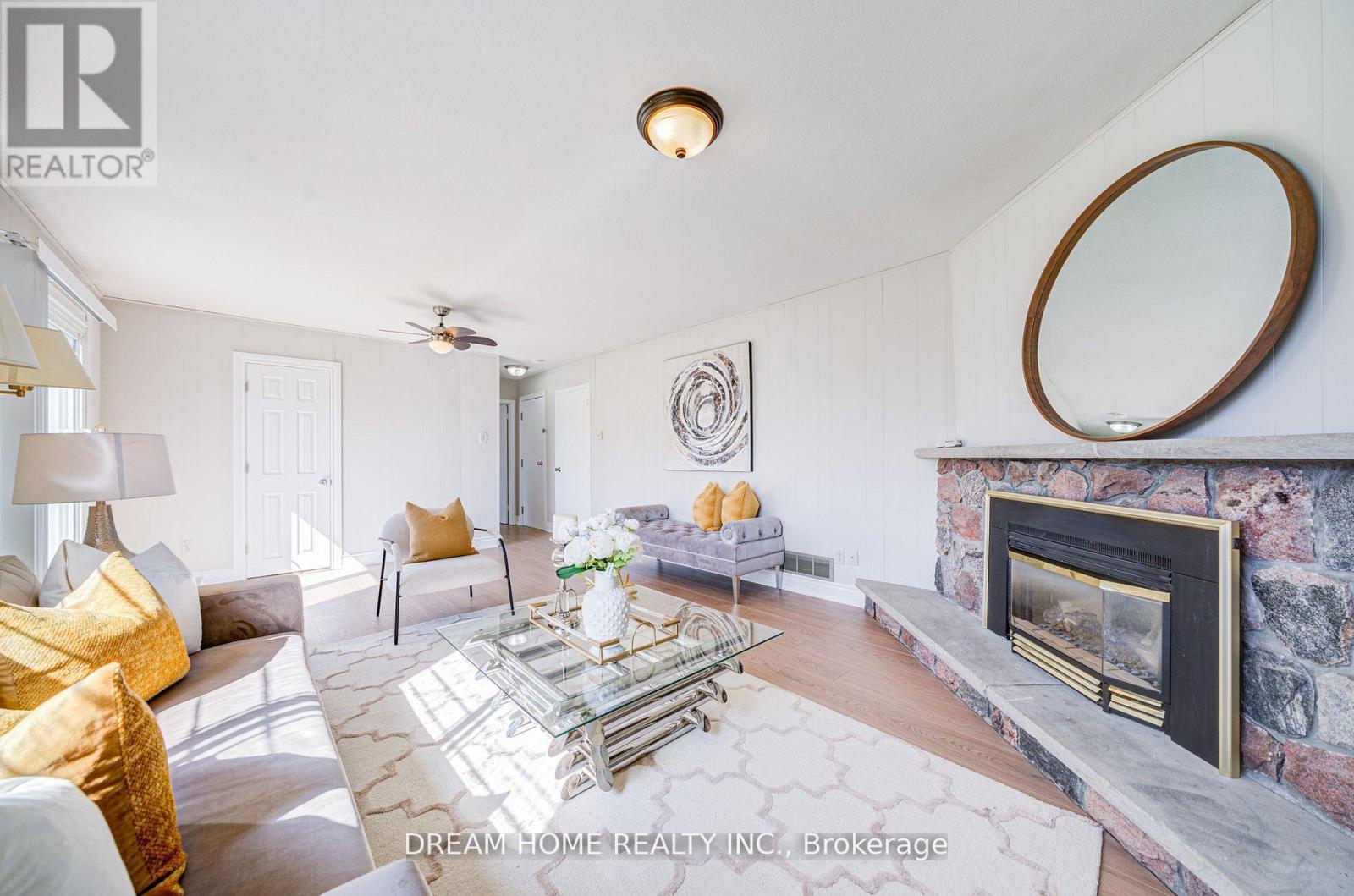 1323 Shamir Crescent, Mississauga, Ontario  L5C 1L2 - Photo 22 - W12160733