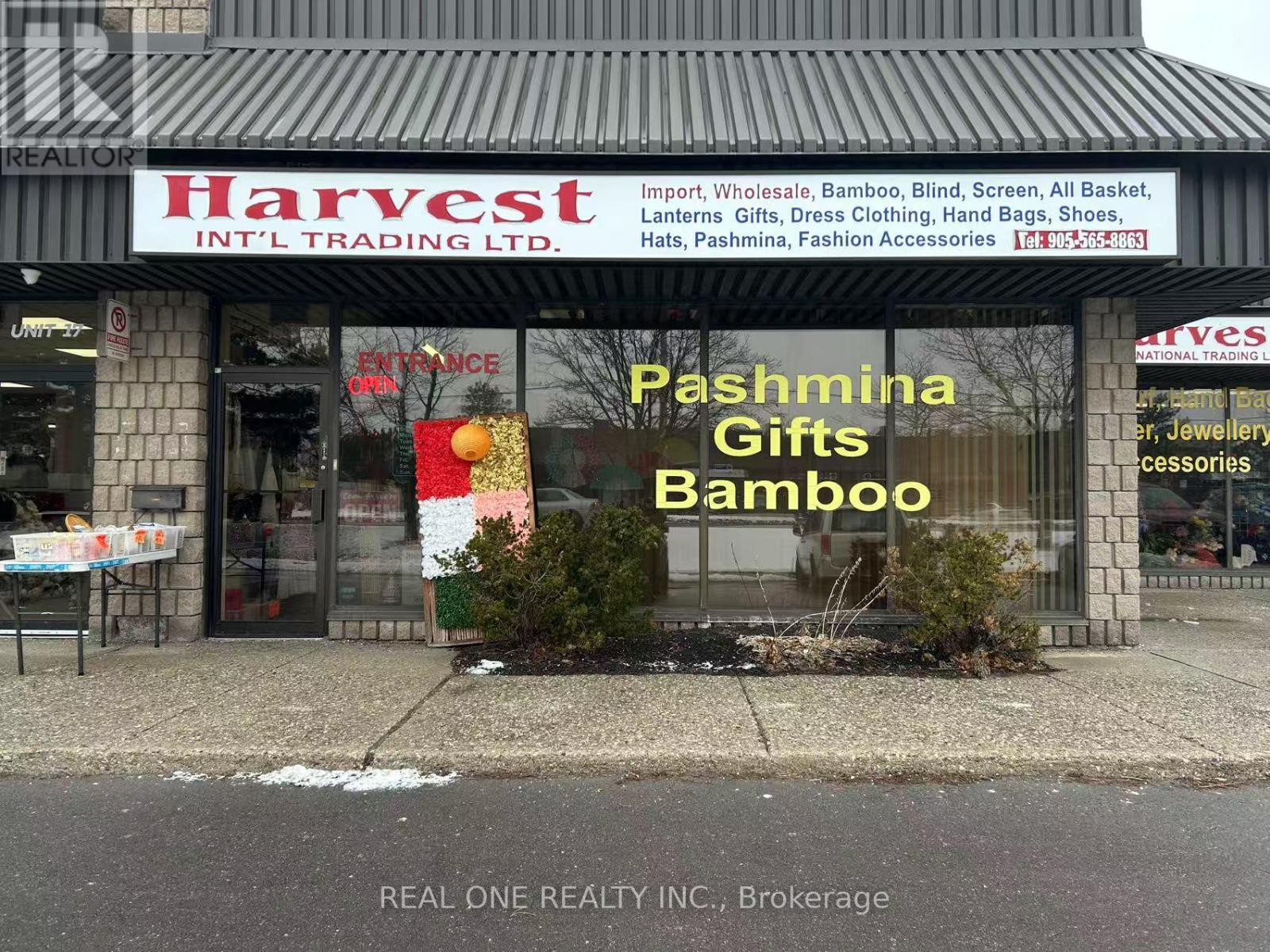 16 - 975 PACIFIC GATE, Mississauga, Ontario