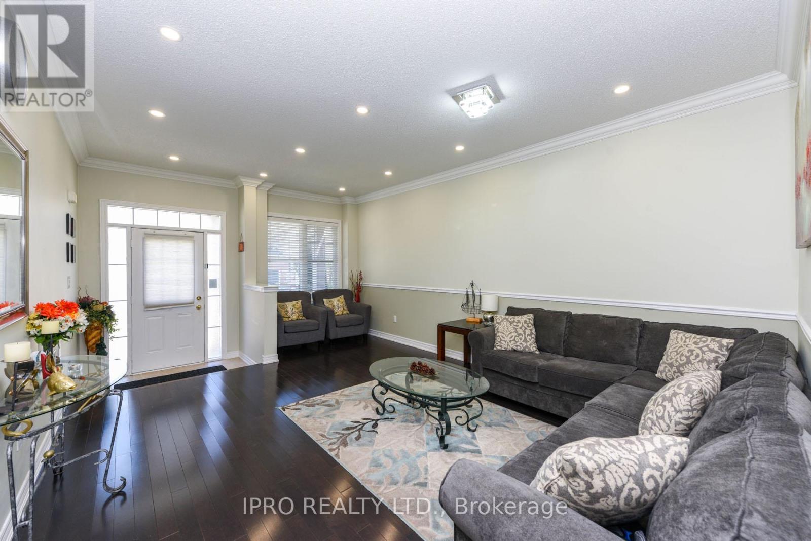 304 Dalgleish Garden, Milton, Ontario  L9T 6Z7 - Photo 4 - W12160767