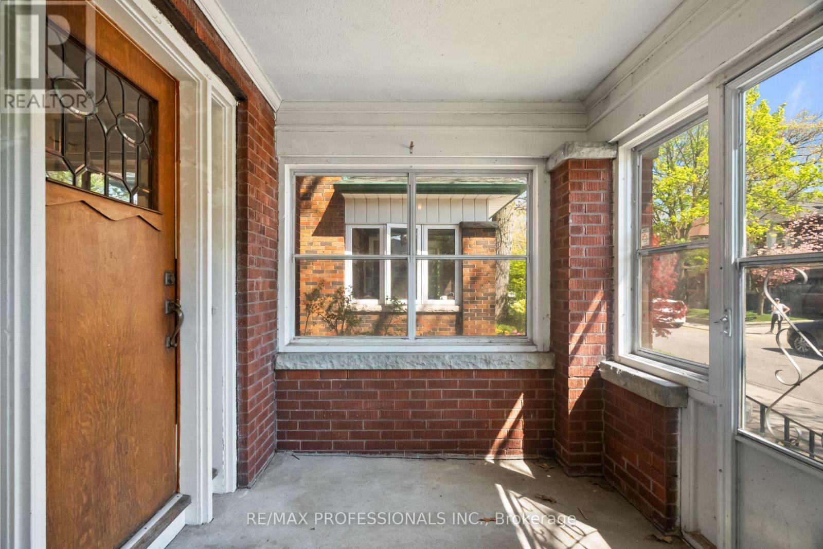 56 Humber Trail, Toronto, Ontario  M6S 4C2 - Photo 10 - W12160769