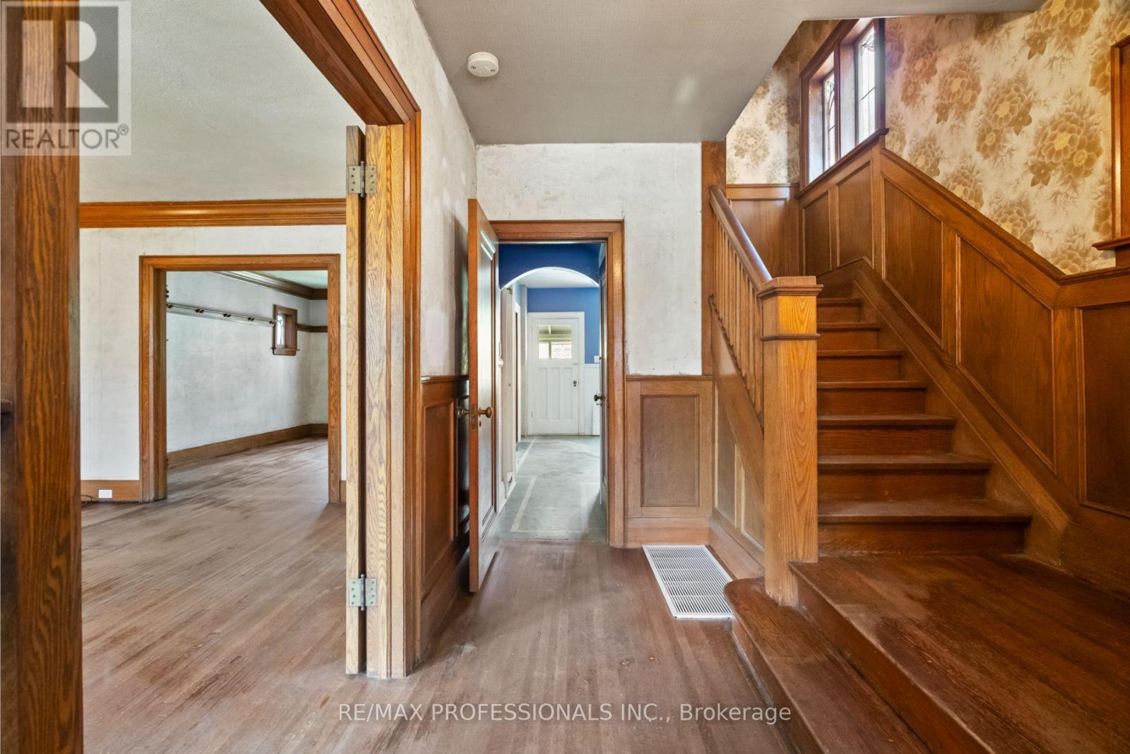 56 Humber Trail, Toronto, Ontario  M6S 4C2 - Photo 12 - W12160769