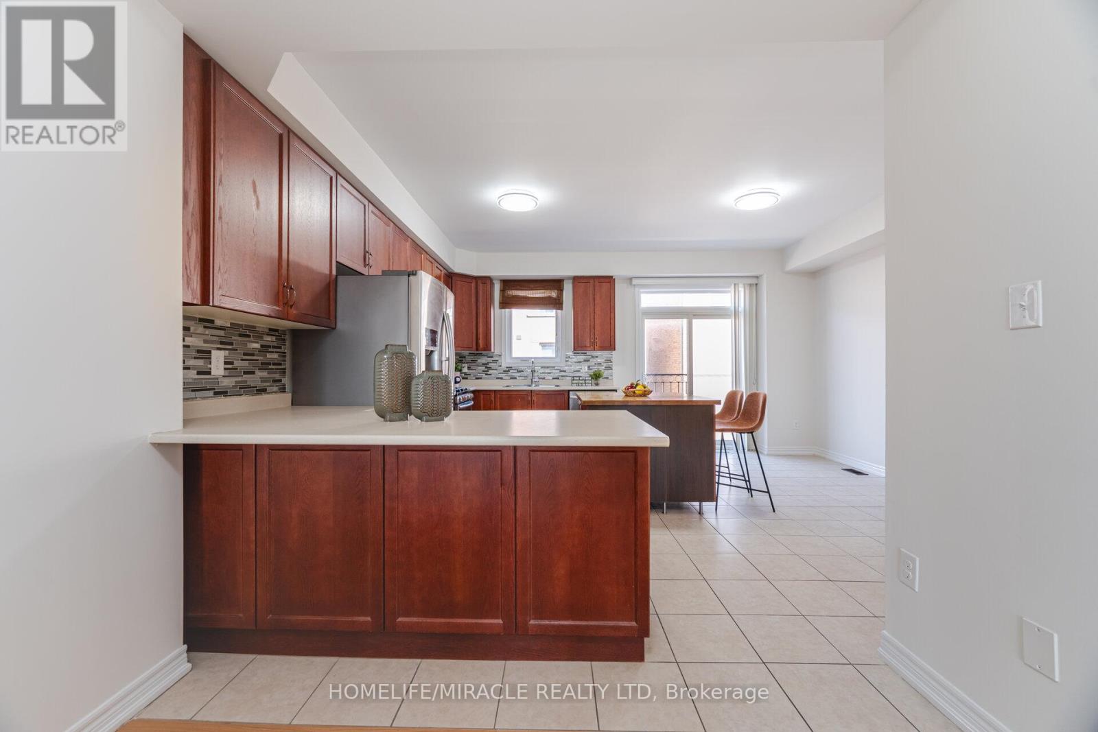 33 Sea Drifter Crescent, Brampton, Ontario  L6P 4B2 - Photo 9 - W12160773