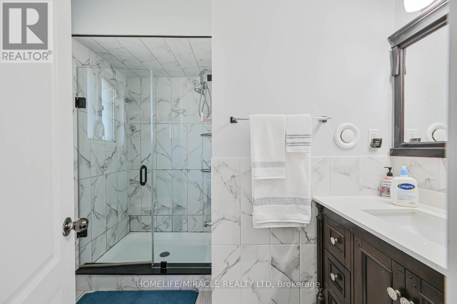 3273 Strabane Drive, Mississauga, Ontario  L5C 1W9 - Photo 22 - W12160786