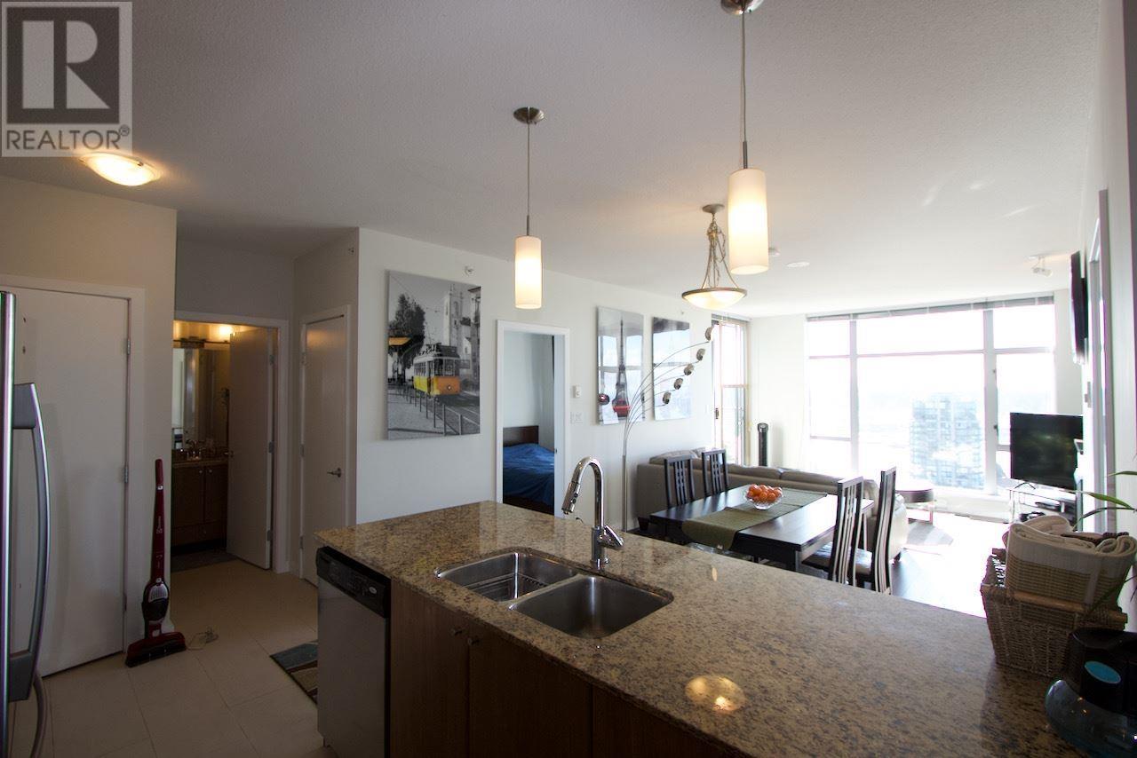 2005 280 Ross Drive, New Westminster, British Columbia  V3L 0X2 - Photo 2 - R2985158