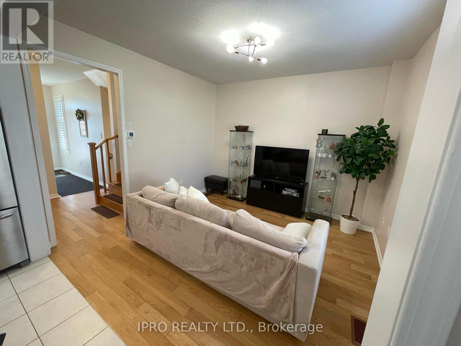 Property at 48 WITTEVEEN DRIVE image 5