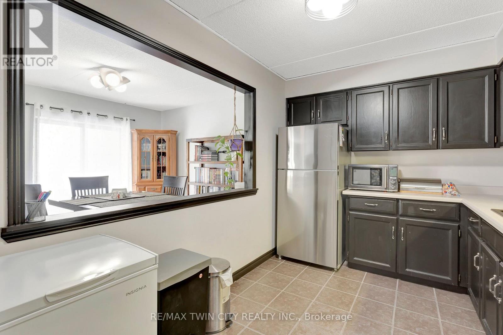 203 - 401 Erb Street, Waterloo, Ontario  N2L 1W7 - Photo 12 - X12160089