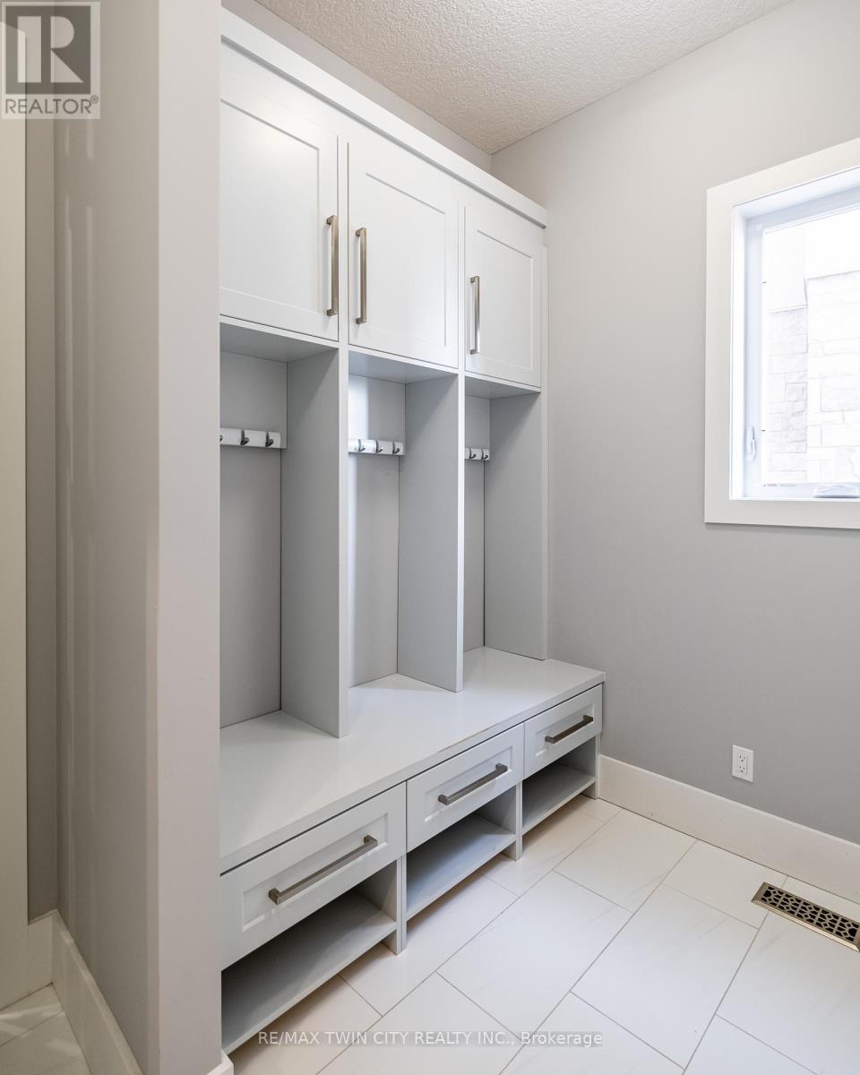 46 Paige Street, Kitchener, Ontario  N2K 4P5 - Photo 23 - X12160106