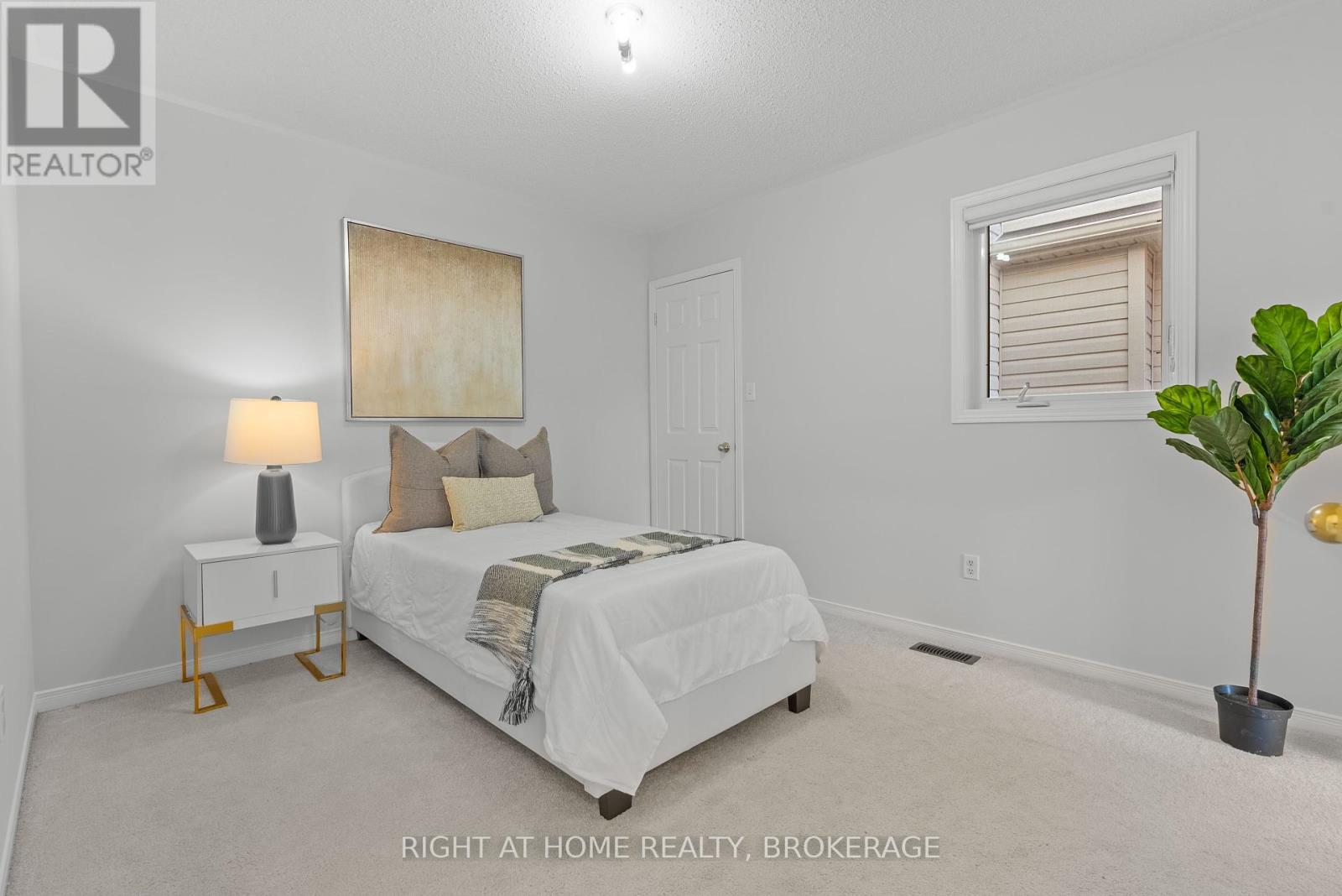 50 Humphrey Street, Hamilton (Waterdown), Ontario  L0R 2H1 - Photo 12 - X12160131