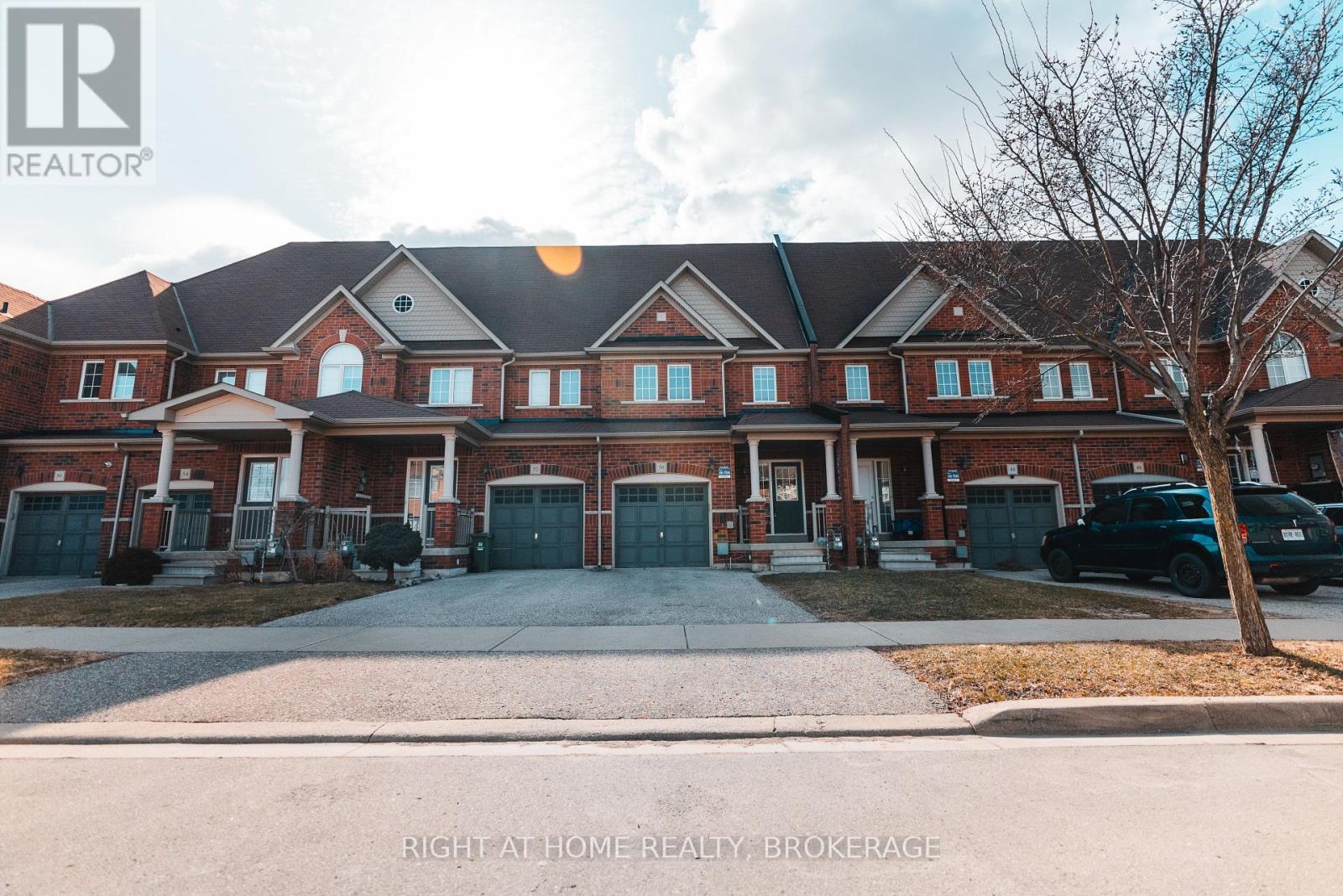 50 Humphrey Street, Hamilton (Waterdown), Ontario  L0R 2H1 - Photo 3 - X12160131